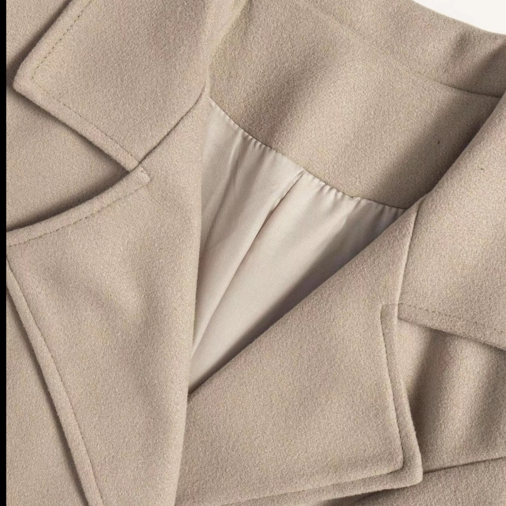 Stylish Beige Double-Breasted Trench Coat - Picture 4 of 6